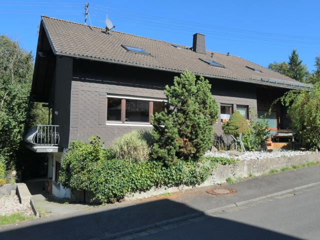Solides Einfamilienhaus mit Einliegerwohnung und attraktiven Gestaltungsmöglichkeiten!