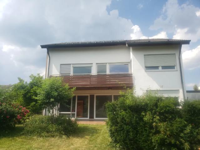 Solides Einfamilienhaus mit vielfältigen Gestaltungsmöglichkeiten