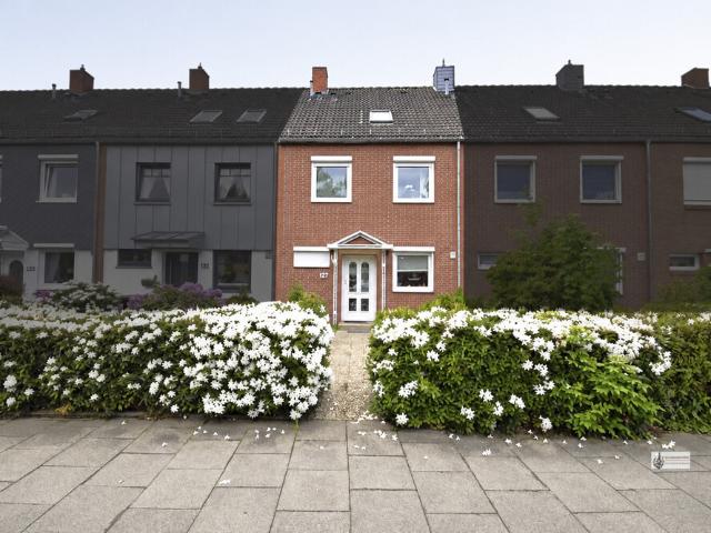 Solides Reihenmittelhaus Ideal für Familie mit 4 Personen auch für Home Office +EBK +Garage +Garten