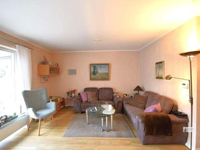 Solides Reihenmittelhaus Ideal für Familie mit 4 Personen auch für Home Office +EBK +Garage +Garten