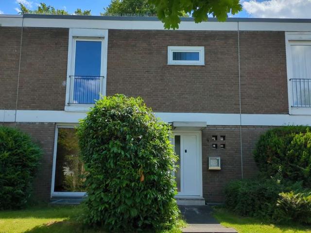 Solides Reihenmittelhaus mit Garage in top Lage von Hürth