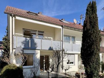 Solides Reihenendhaus mit Garten, Balkon & Carport