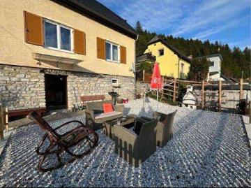 Solides, teilsaniertes Wohnhaus in ruhiger Wohnlage