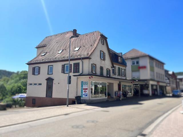 Solides Wohn und Geschäftshaus mit langjährigem Gewerbemieter und Entwicklungspotenzial in Dahn