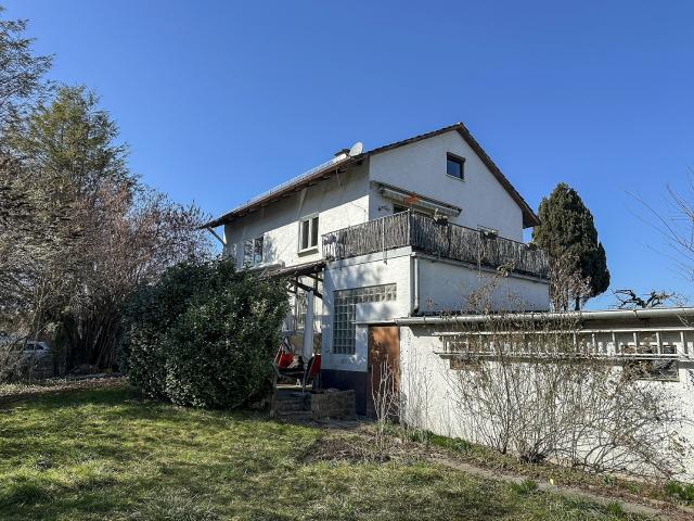 Solides Zweifamilienhaus mit Ausbaureserve im Dachgeschoss!