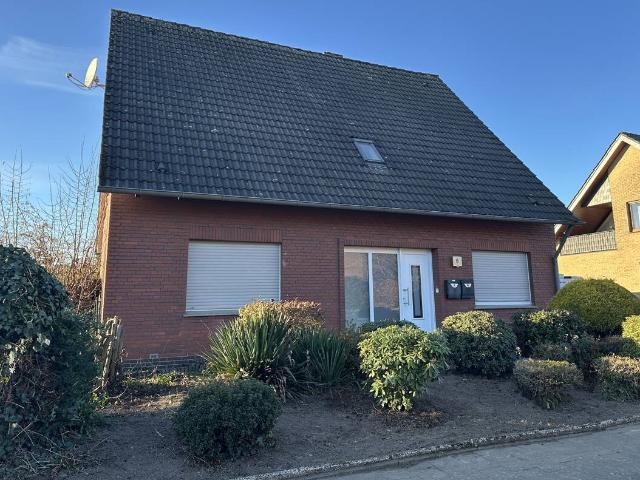 Solides Zweifamilienhaus mit 2 Garagen und großem Garten in ruhiger Wohnlage von Bad Iburg Glane
