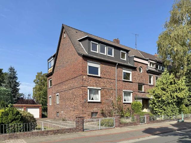 Solides 3 Familien /Mehrgenerationenhaus mit schönem Garten oder Bauplatz in zentraler Lage
