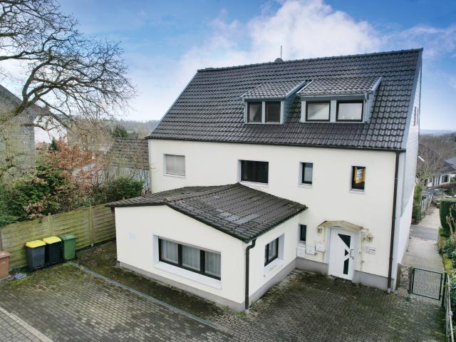 Solides 3 Familienhaus in Winterscheid