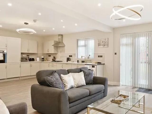Solihull, B90 3RR, United Kingdom | 4 bed house for rent #97112303 | Rentberry