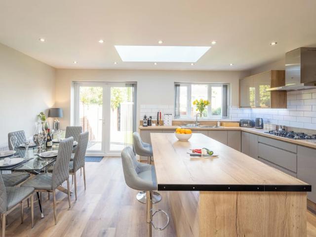 Solihull, B90 1LX, United Kingdom | 6 bed house for rent #164927847 | Rentberry