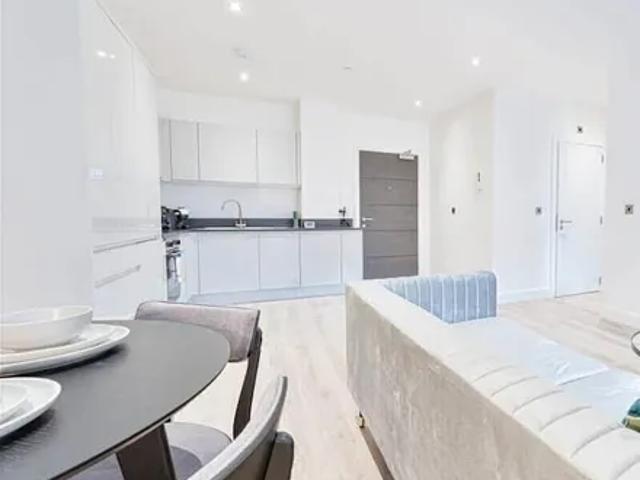 Solihull, B91 1US, United Kingdom | 2 bed apartment for rent #104199854 | Rentberry