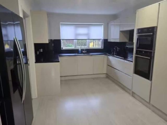 Solihull, B92 0PZ, United Kingdom | 5 bed house for rent #160277531 | Rentberry