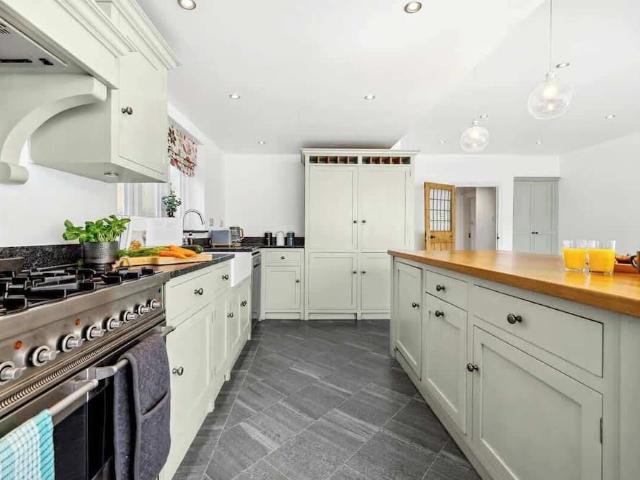 Solihull, B92 7DQ, United Kingdom | 4 bed house for rent #167295585 | Rentberry