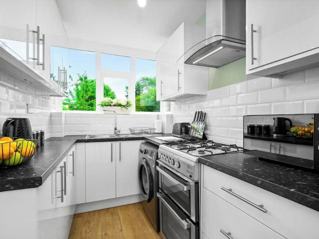 Solihull, B92 7LB, United Kingdom | 4 bed house for rent #147344651 | Rentberry