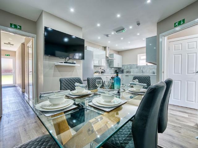 Solihull, B92 8JX, United Kingdom | 5 bed house for rent #96849831 | Rentberry