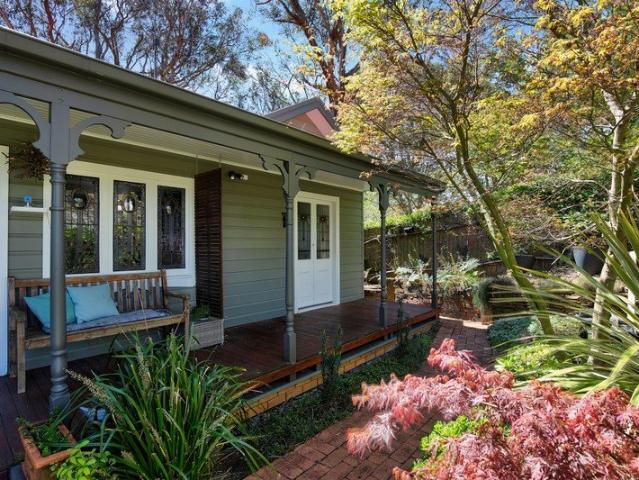 Solitary A Private Garden Retreat with Megalong Valley Views