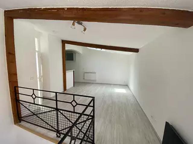 Solliès Pont 83210 Location appartement 2 pièces t2 au dernier étage