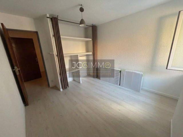 Sollies Ville Appartement au rez de chaussée de type 2 d'une s