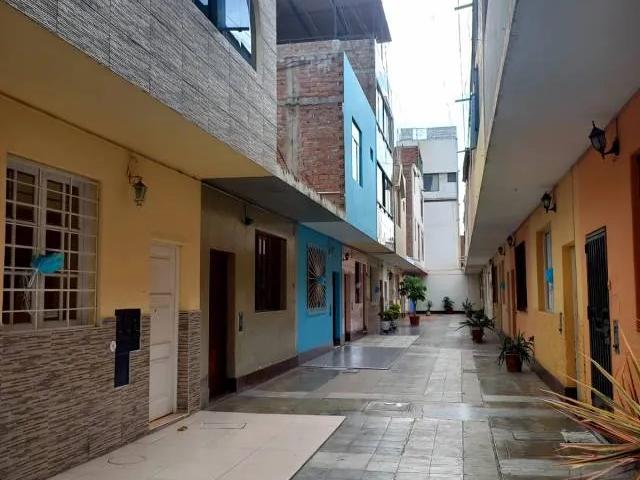 SOLO LLAMAR AL TELÉFONO SE VENDE CASA CENTRO DE TRUJILLO