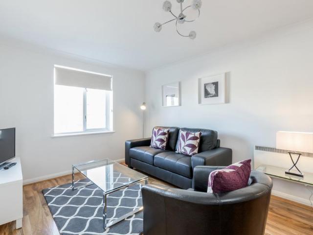 Sopwith Way Kingston upon Thames KT2 1 bed flat to rent £6,431 pcm £1,484 pw