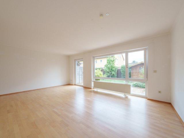 SOPART IMMOBILIEN Geräumige 2 Zimmer Dachterrassenwohnung zentral und dennoch ruhig gelegen