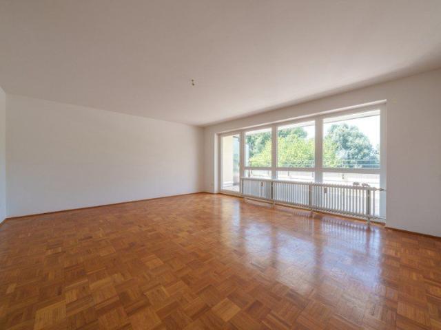 SOPART IMMOBILIEN Geräumige 2 Zimmer Dachterrassenwohnung zentral und dennoch ruhig gelegen