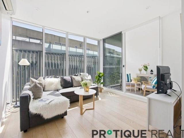 Sophisticated middle floor retreat in the heart of Brighton Bay