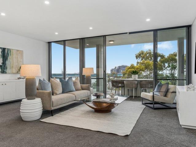 Sophisticated modern apartment of deluxe proportions