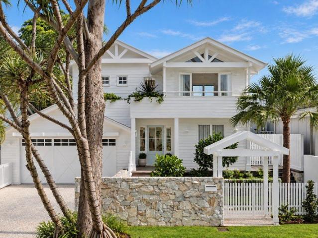 Sophisticated New Residence Footsteps From Noosa River