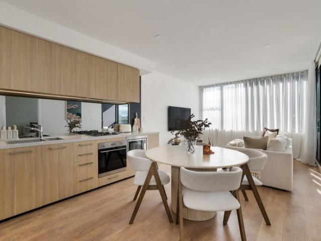 Sophisticated one bedder overlooking the city