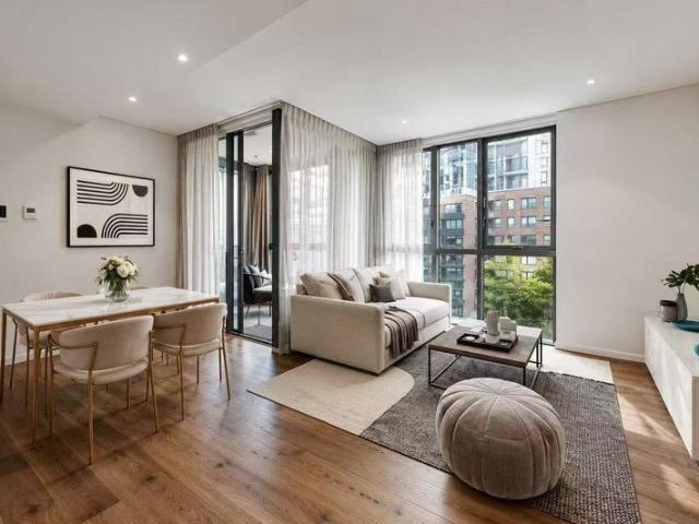 Sophisticated One Bedroom Luxury with Versatile Winter Garden