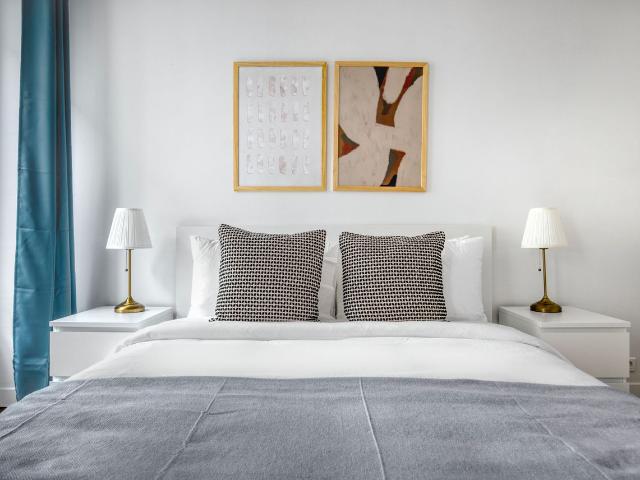 Sophisticated One Bedroom Retreat in Paris, Paris Amsterdam Apartments for Rent