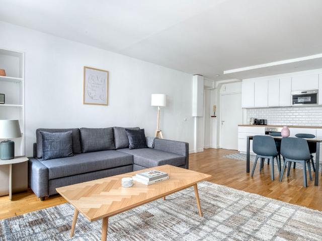 Sophisticated One Bedroom Retreat in Paris, Paris Amsterdam Apartments for Rent