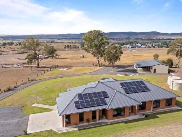 Sophisticated Acreage Living