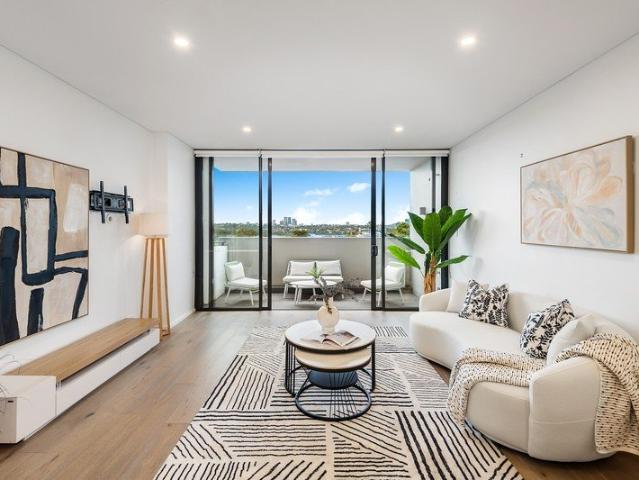 Sophisticated and Airy Apartment with City Views in Vibrant Setting