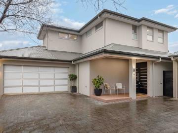 Sophisticated and Bespoke  Two Storey, Off Street Family Entertainer