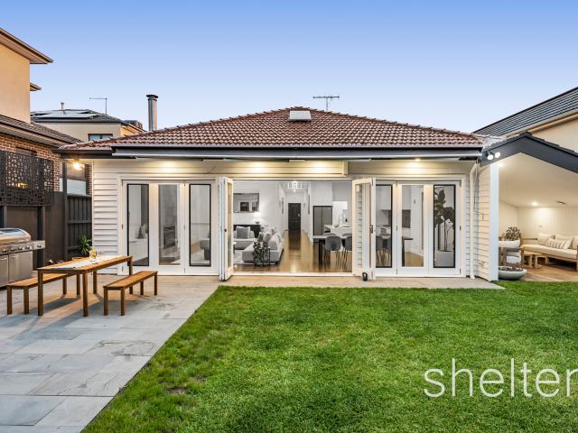 Sophisticated and Luxurious. Family Locale. Move Straight In