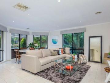 Sophisticated and Refined Family Home � Stunning Five Bedroom House