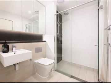 Sophisticated Apartment with Exceptional Village Convenience
