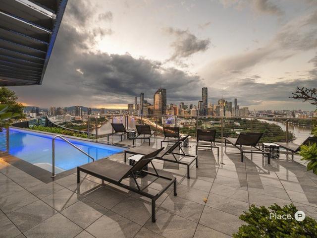 Sophisticated Apartment in South Brisbane