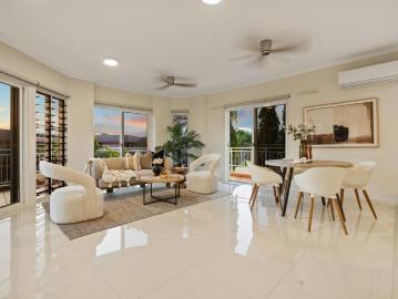 Sophisticated Apartment Living on the Esplanade's Edge!