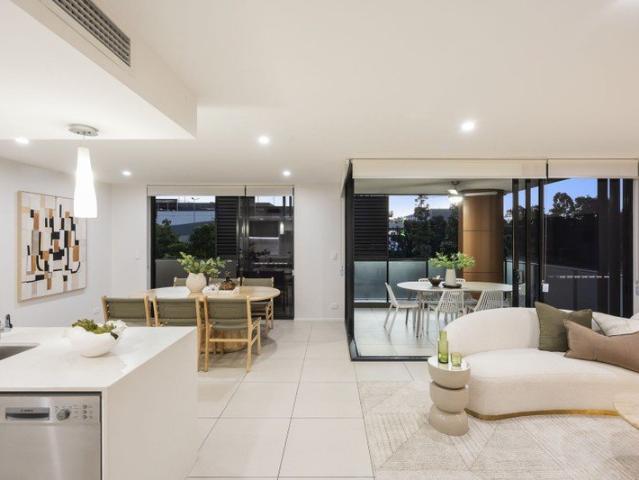 Sophisticated Apartment Living with a Northern Aspect, Parkside Lifestyle & Exceptional Convenience