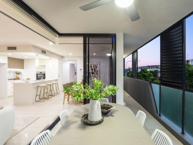 Sophisticated Apartment Living with a Northern Aspect, Parkside Lifestyle & Exceptional Convenience