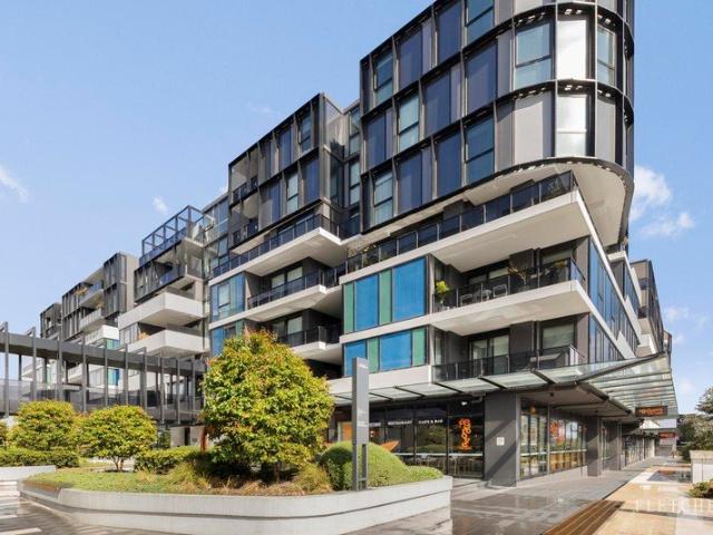 Sophisticated Apartment Living with City Views