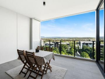 Sophisticated Apartment Living with Golf Course & Mountain Views