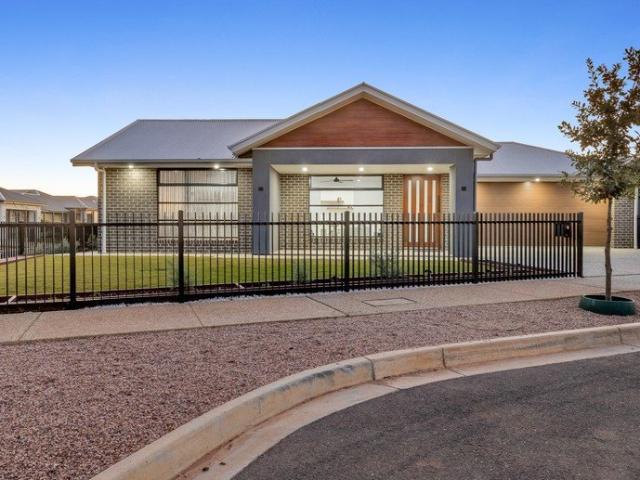 Sophisticated Architectural Design on a Commanding Corner Allotment