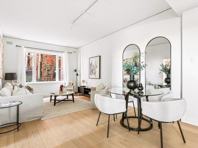 Sophisticated Art Deco Haven With Stunning Panorama & Contemporary Style