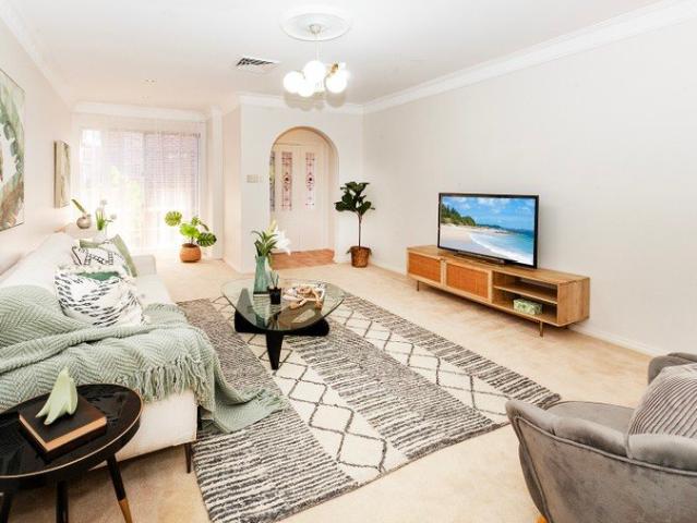 Sophisticated Bayside Living of Generous Proportions and Lifestyle Convenience!