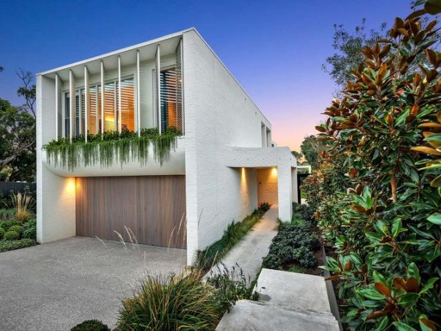 Sophisticated Bayside Living with Architectural Brilliance