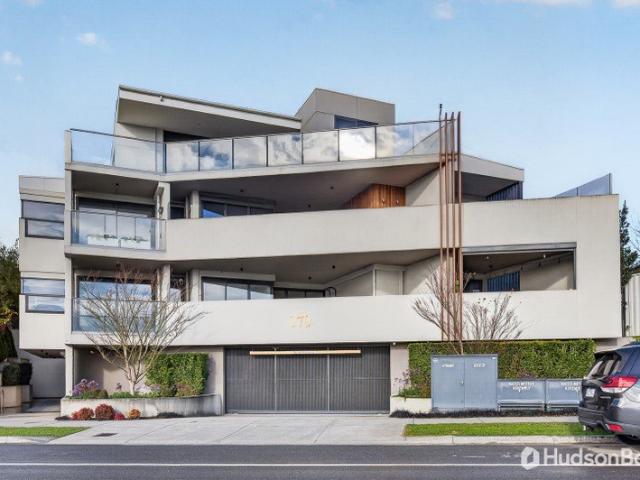 Sophisticated Boutique Living in an Exceptionally Regarded Complex